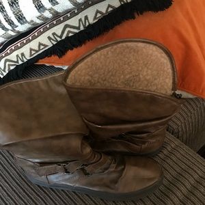 Brown blowfish boots